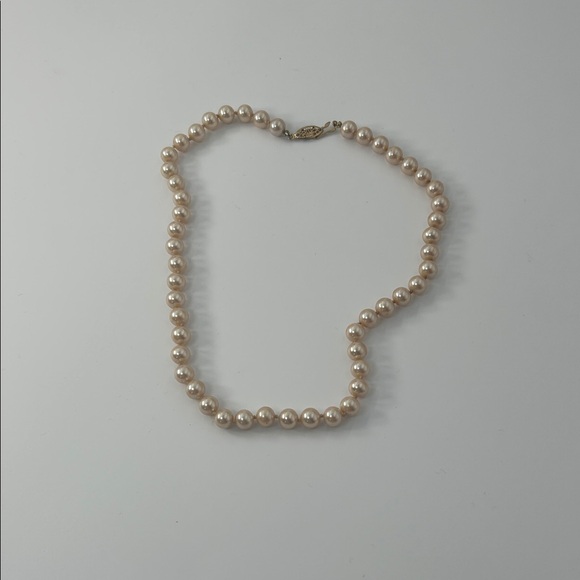 Classic Cream Pearl Necklace - Picture 5 of 16